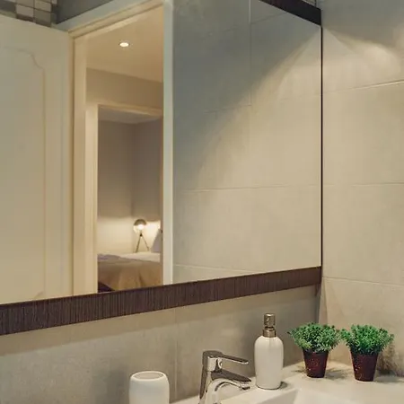 Romantic Gem In City Center Apartman *