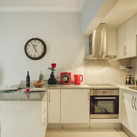 Romantic Gem In City Center Apartman *